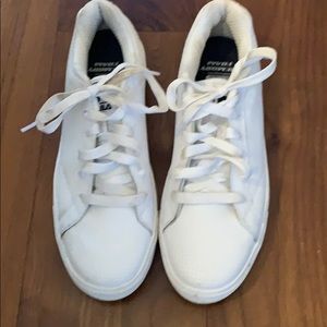 Size 8.5 Fila sneakers